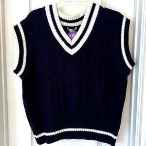 NWT navy and white oversized sweater vest small